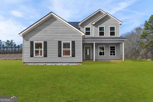 view of front of home with a front lawn