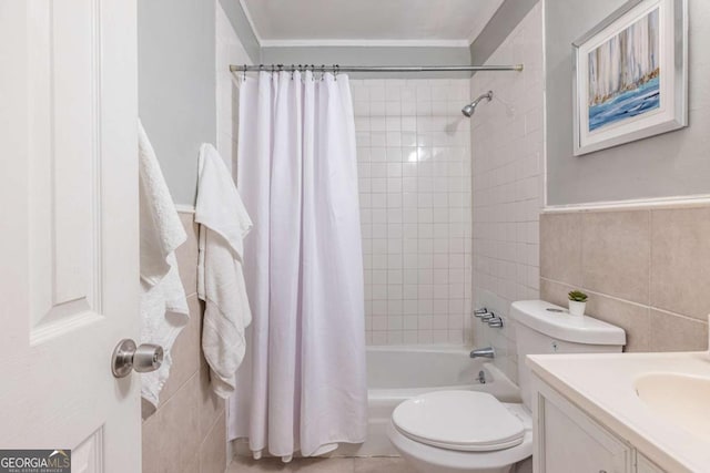 520 Park Ave SE Unit 10, Atlanta, GA 30312 - full bathroom with vanity, shower / tub combo, toilet, and tile walls