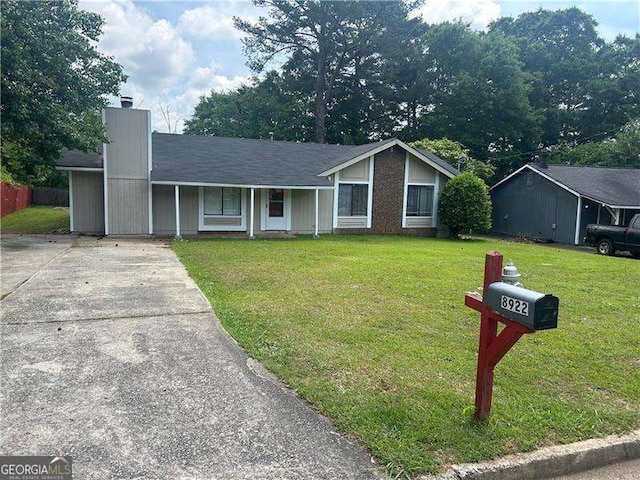 8922 Gatewood Cir, Jonesboro, GA 30238 - ranch-style home featuring covered porch, driveway, a chimney, and a front lawn