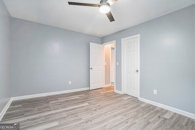 unfurnished bedroom featuring baseboards, a ceiling fan, and wood finished floors