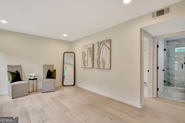 unfurnished room with visible vents, recessed lighting, and light wood-style flooring