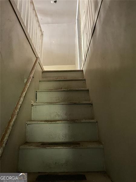 2689 Knox St, Atlanta, GA 30317 - view of stairs