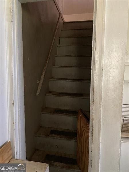 2689 Knox St, Atlanta, GA 30317 - view of stairway