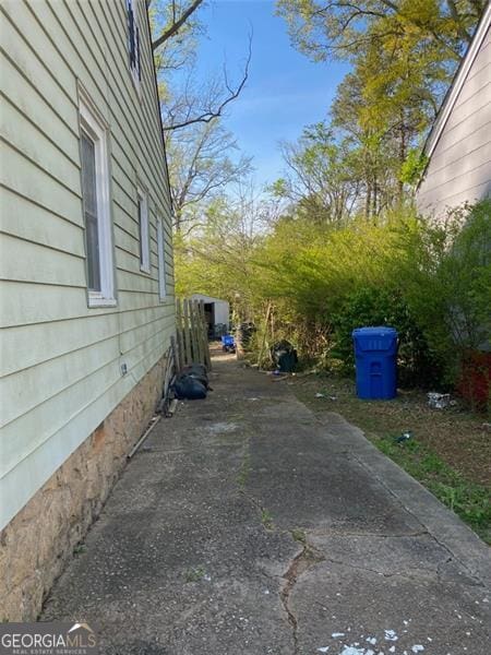 2689 Knox St, Atlanta, GA 30317 - view of side of home