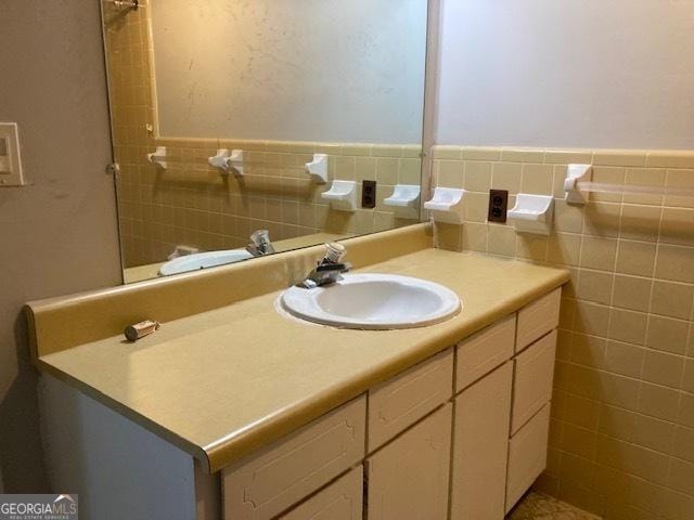 218 Lassiter Dr, Dublin, GA 31021 - bathroom with tile walls, wainscoting, and vanity