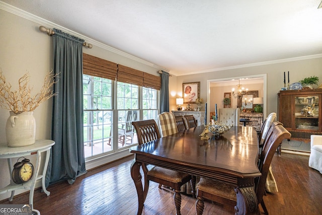 dining room with crown molding, dark wood-style floors, and a chandelier
