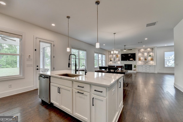kitchen with visible vents, a sink, ceiling fan, and dishwasher