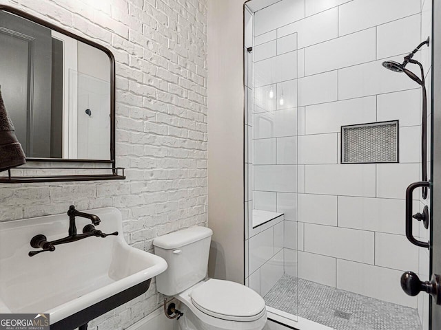 650 Jones Rd, Roswell, GA 30075 - full bathroom with toilet, a sink, and a stall shower