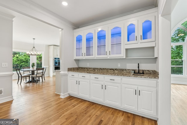 110 Keswick Way, Alpharetta, GA 30022 - bar featuring crown molding, plenty of natural light, double oven, and light wood finished floors