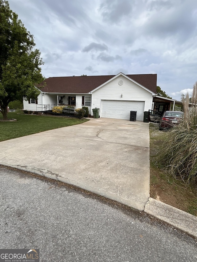 view of front of home featuring a garage, driveway, and a front yard