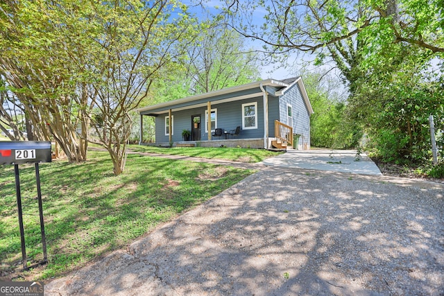 view of front of house featuring a porch and driveway
