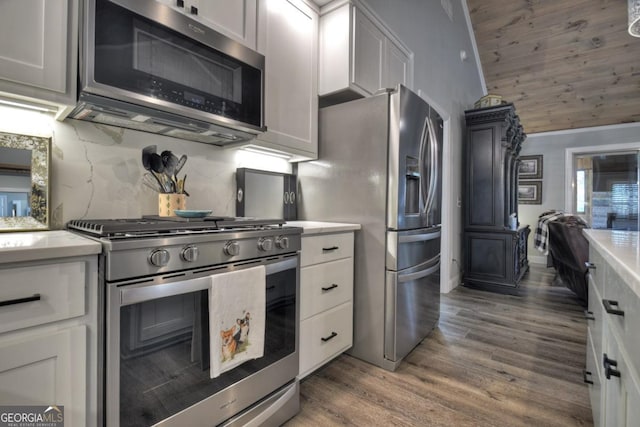 20 Mohawk Trl, Ellijay, GA 30540 - kitchen with wood finished floors, light countertops, appliances with stainless steel finishes, and lofted ceiling
