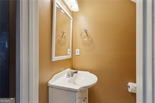 3135 Reeves St SE, Smyrna, GA 30080 - bathroom featuring vanity