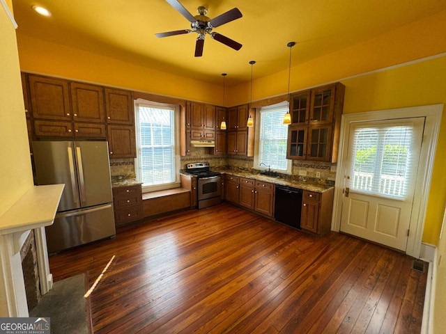 589 Meigs St, Athens, GA 30601 - kitchen with ceiling fan, backsplash, dark wood finished floors, a sink, and stainless steel appliances