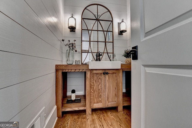 676 N Shore Dr, Cleveland, GA 30528 - doorway to property with a sink