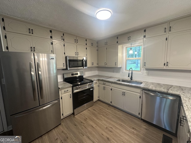 490 Piedmont Hwy, Centre, AL 35960 - kitchen with stainless steel appliances, light wood finished floors, and a textured ceiling