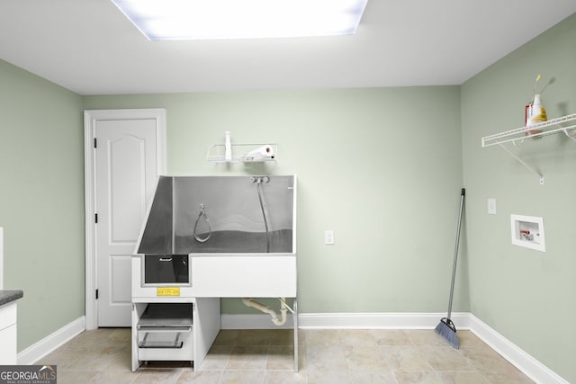 miscellaneous room with baseboards