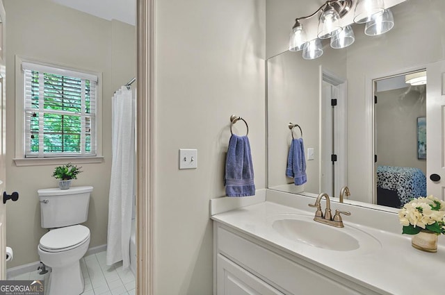 full bath featuring vanity, baseboards, toilet, and curtained shower