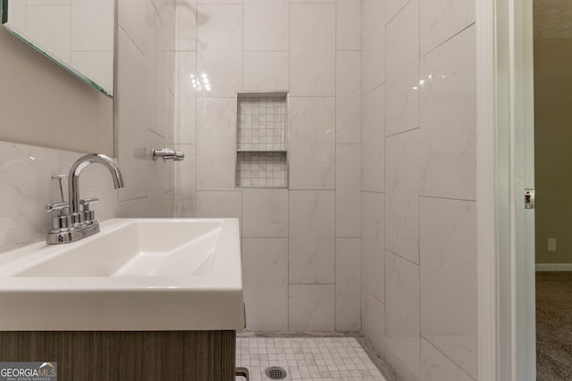 2814 Brackenwood Dr, Snellville, GA 30039 - bathroom with vanity, tiled shower, and backsplash