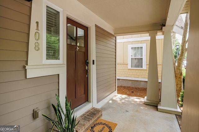 property entrance featuring a porch