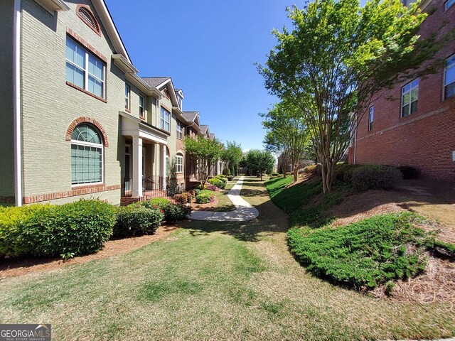10856 Ellicot Way, Alpharetta, GA 30022 - view of green lawn with a residential view