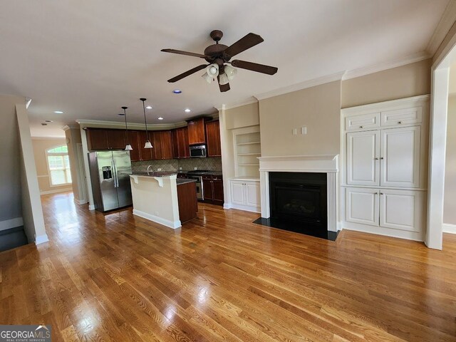 10856 Ellicot Way, Alpharetta, GA 30022 - kitchen featuring stainless steel appliances, a breakfast bar, ceiling fan, crown molding, and open floor plan