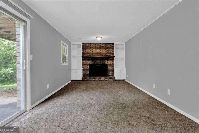 3929 Emerald Springs Ct, Decatur, GA 30035 - unfurnished living room with baseboards, ornamental molding, carpet, and built in shelves