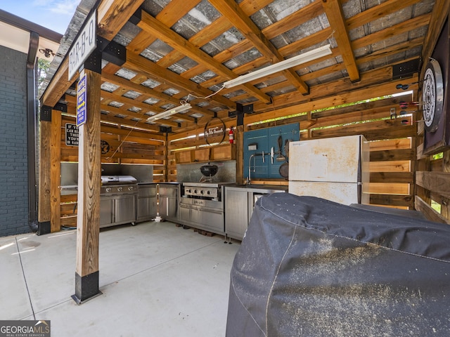 view of patio / terrace featuring grilling area and an outdoor kitchen