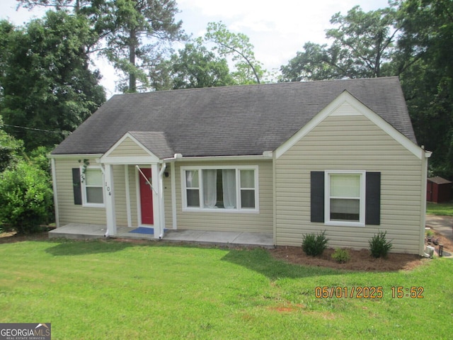 104 Upson Ave, Thomaston, GA 30286 - view of front facade with a shingled roof and a front yard