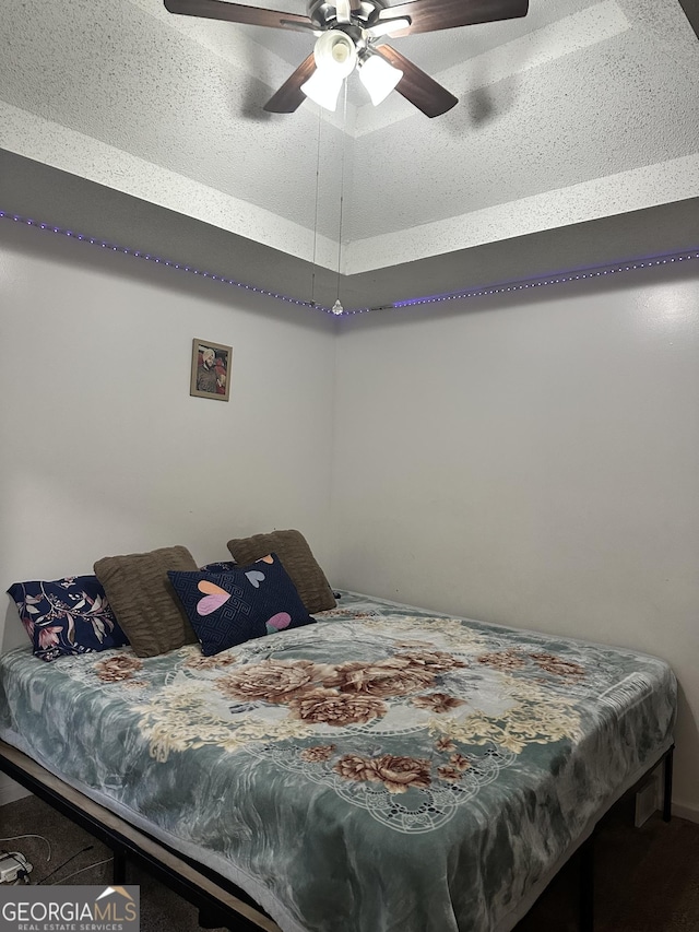 bedroom featuring a ceiling fan