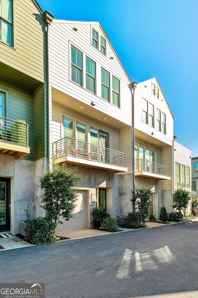 686 Exchange St SE, Atlanta, GA 30315 - view of property with a garage and cooling unit