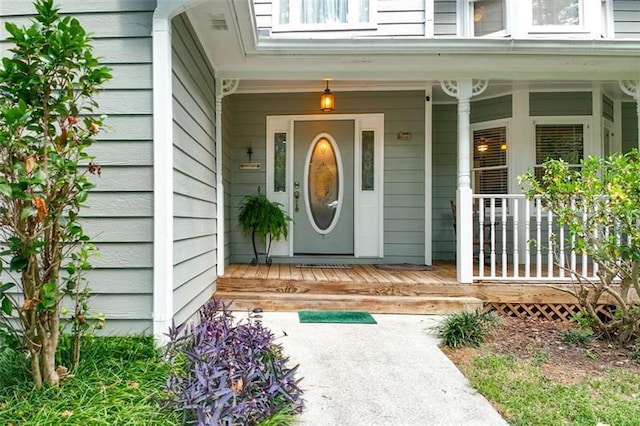 entrance to property featuring covered porch
