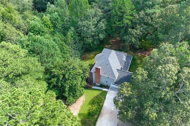 bird's eye view with a view of trees