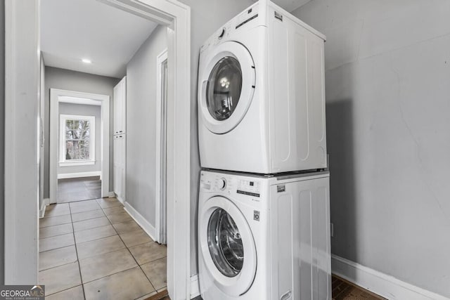 960 Byron Dr SW, Atlanta, GA 30310 - laundry area with light tile patterned floors, stacked washer / drying machine, baseboards, and laundry area