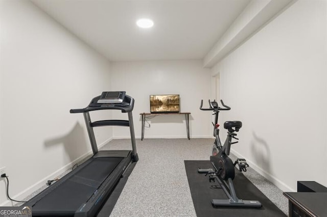 workout room with baseboards