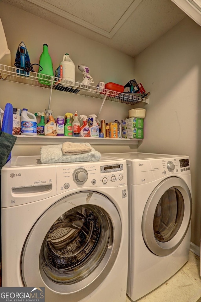 laundry room with laundry area and independent washer and dryer
