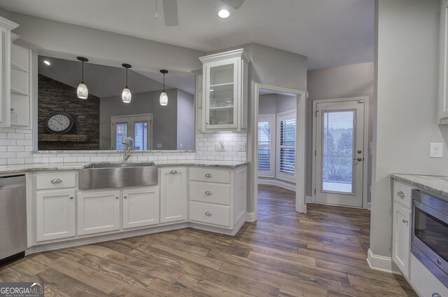 57 Round Rock Cir NE, Rome, GA 30161 - kitchen featuring dark wood-style flooring, appliances with stainless steel finishes, a sink, a ceiling fan, and backsplash