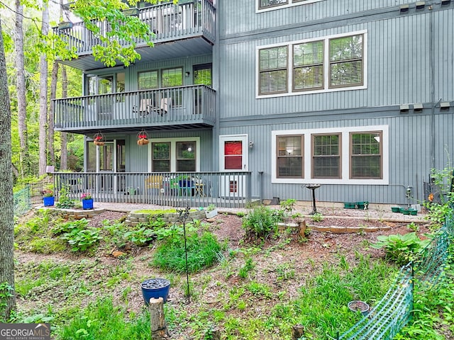 view of front of property with a balcony