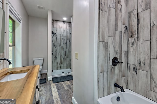full bathroom featuring toilet, wood finished floors, baseboards, vanity, and recessed lighting