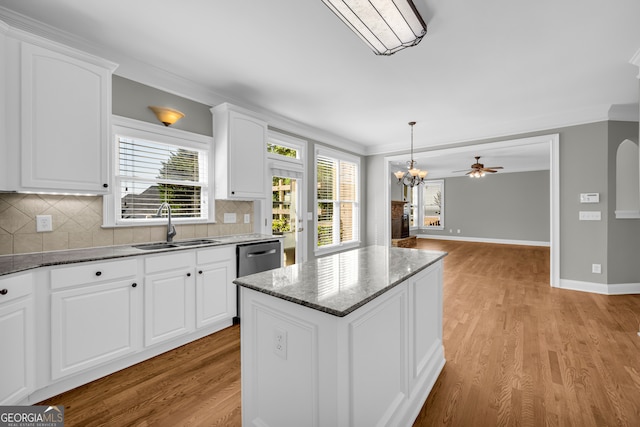 3641 Carriage Glen Way, Dacula, GA 30019 - kitchen featuring a sink, ornamental molding, light wood finished floors, decorative backsplash, and a kitchen island