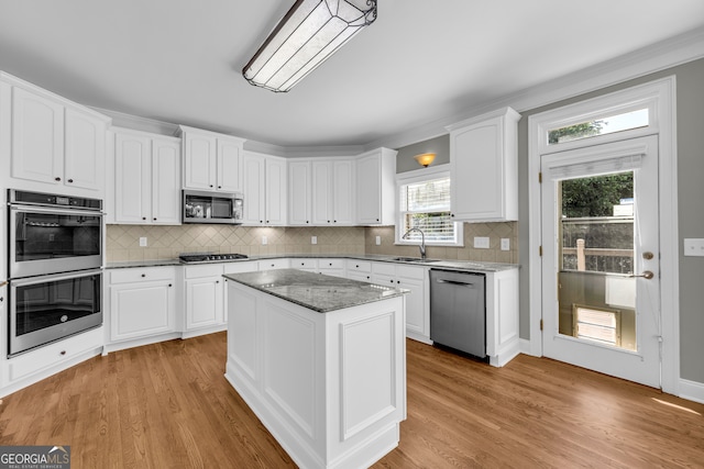 3641 Carriage Glen Way, Dacula, GA 30019 - kitchen featuring stainless steel appliances, a sink, light wood finished floors, and white cabinets