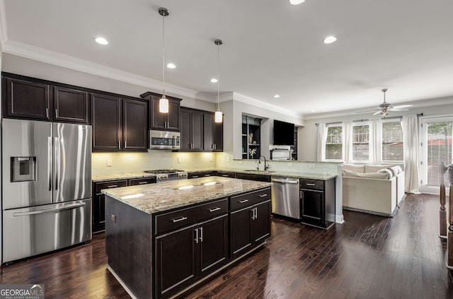5934 Norfolk Chase Rd, Peachtree Corners, GA 30092 - kitchen featuring a peninsula, a sink, stainless steel appliances, open floor plan, and ceiling fan
