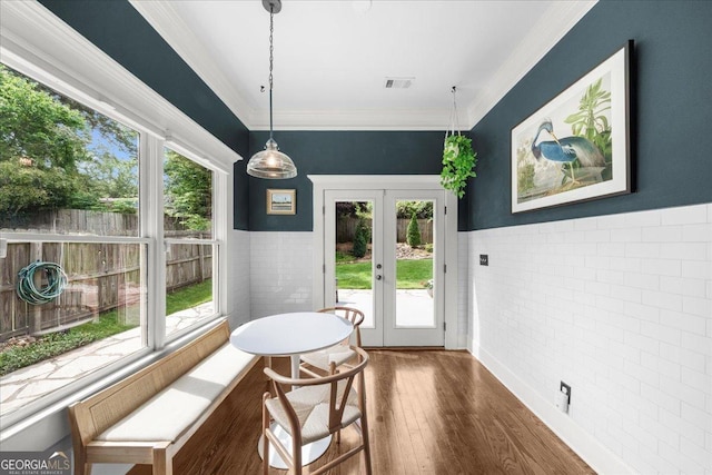 dining room featuring crown molding, plenty of natural light, and visible vents