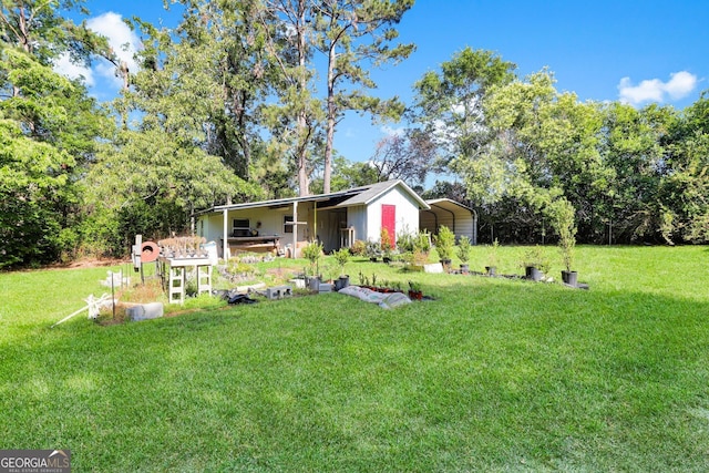 view of grassy yard featuring a detached carport