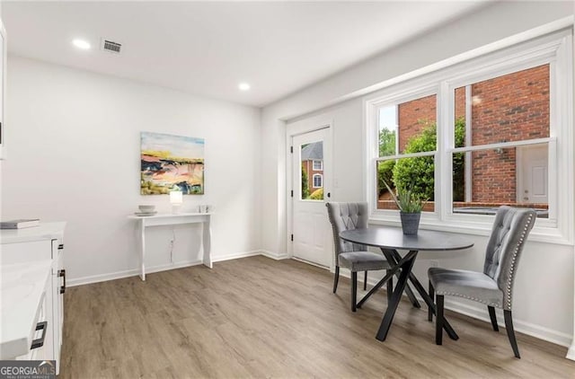 dining area featuring recessed lighting, baseboards, visible vents, and light wood-type flooring