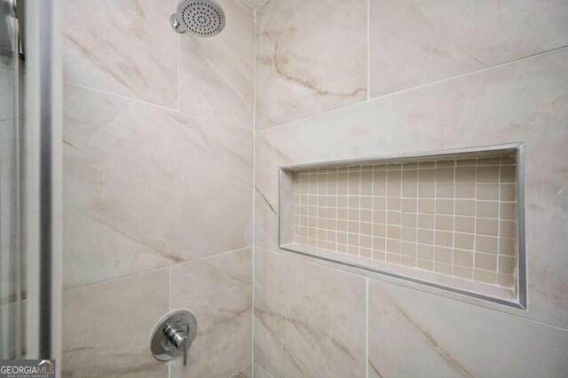 65 Sage St, Temple, GA 30179 - interior details with tiled shower