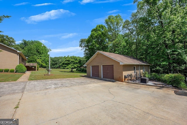 view of detached garage