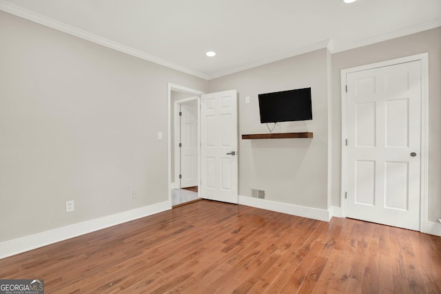 unfurnished bedroom with recessed lighting, baseboards, ornamental molding, and wood finished floors