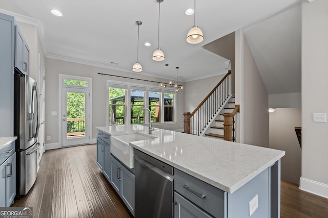 kitchen featuring a sink, plenty of natural light, stainless steel appliances, and gray cabinetry