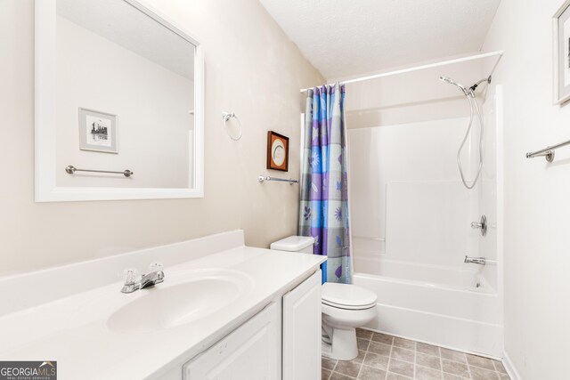 17 Castleview Ct, Jefferson, GA 30549 - bathroom with toilet, shower / bath combo, and vanity